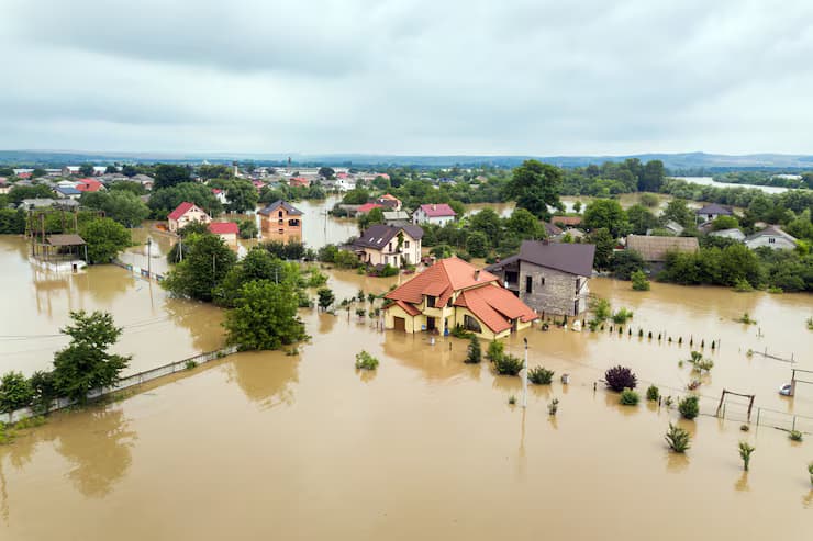 Flood risk probability map generated by the ML model